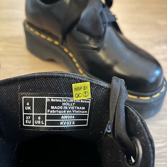 Dr. Martens Black Oxford Platform Shoes Classic Design - Picture 5 of 5